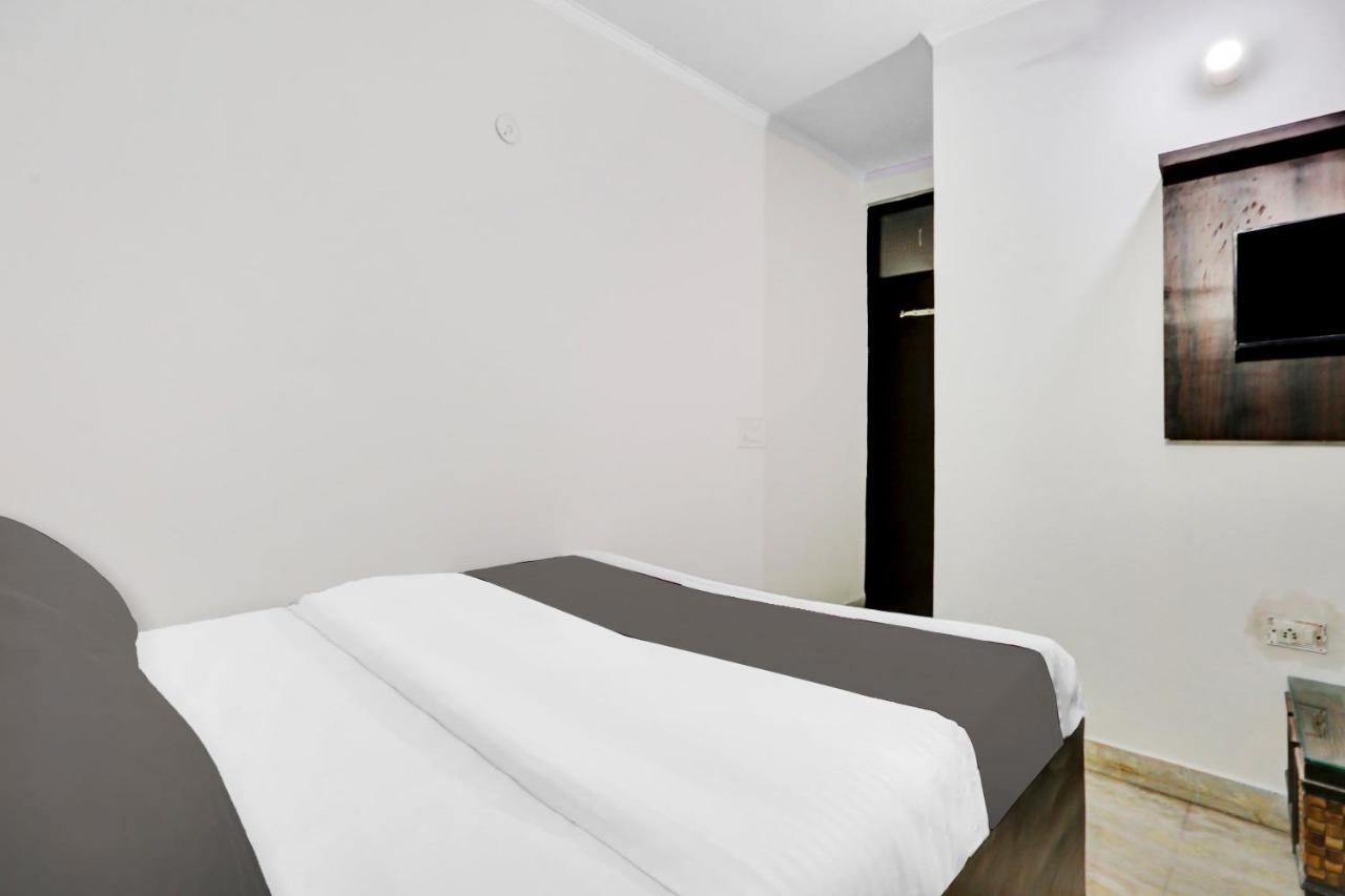 Hotel Collection O 83691 Raj New Delhi